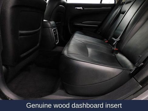 Used 2018 Chrysler 300 Limited image 24