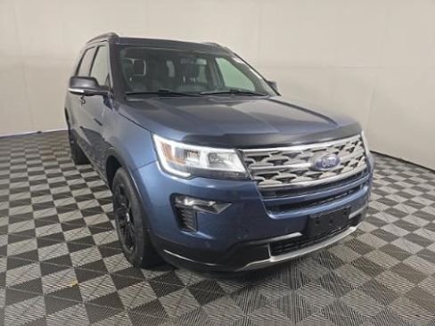 Used 2018 Ford Explorer XLT w/ Equipment Group 202A AWD/4WD image 2