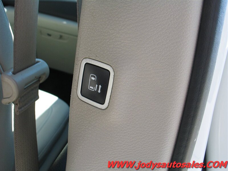Used 2017 Chrysler Pacifica Touring Plus FWD image 32