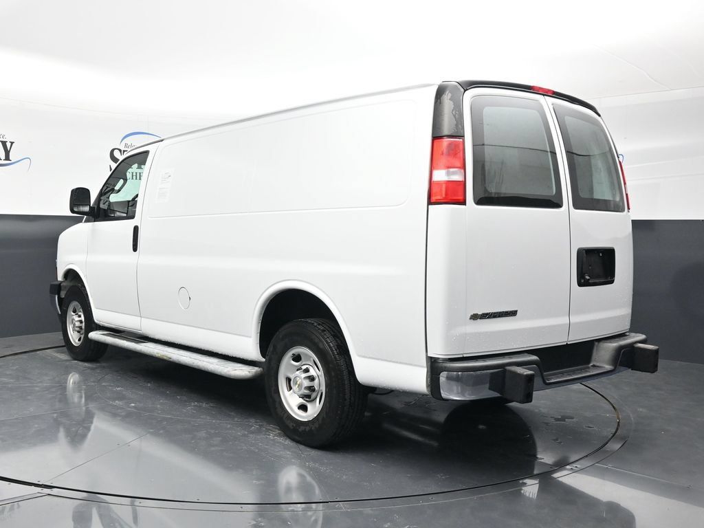 Used 2025 Chevrolet Express 2500 w/ Driver Convenience Package RWD image 6