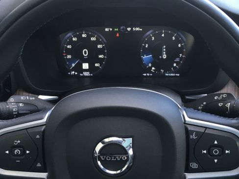 Used 2021 Volvo XC60 T5 Momentum w/ Advanced Package AWD/4WD image 13