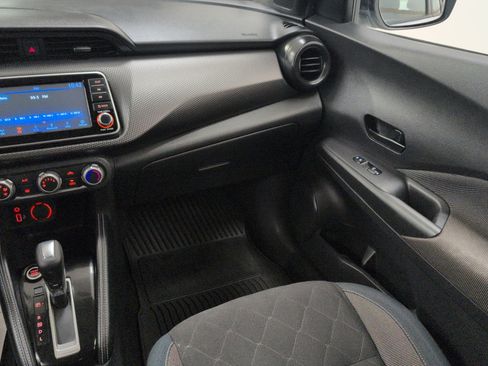 Used 2018 Nissan Kicks S image 12