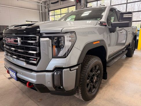 Used 2024 GMC Sierra 3500 AT4 w/ AT4 Premium Plus Package AWD/4WD image 4
