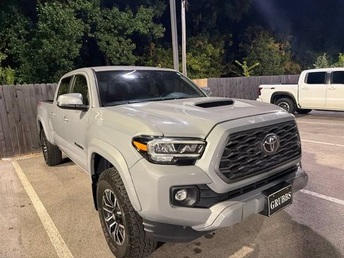 Used 2020 Toyota Tacoma TRD Sport AWD/4WD image 3