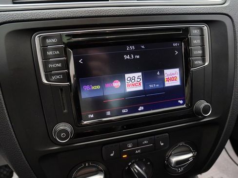Used 2017 Volkswagen Jetta SE FWD image 30