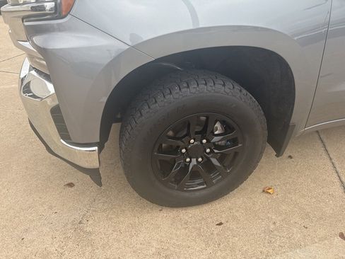 Used 2021 Chevrolet Silverado 1500 LT image 2