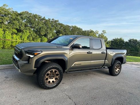 Certified 2025 Toyota Tacoma 4x4 Double Cab Hybrid image 2