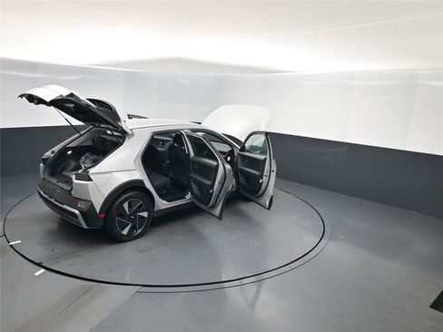 New 2026 Hyundai Ioniq 5 SE image 18