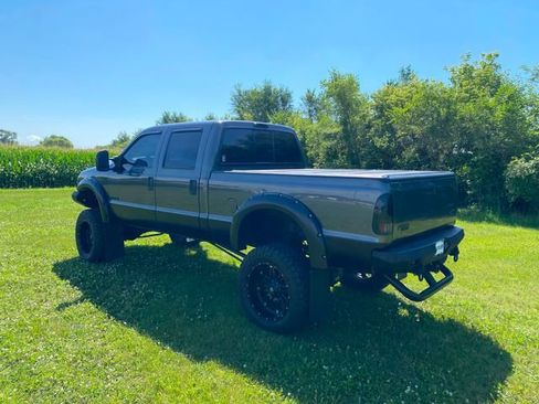 Used 2004 Ford F250 Lariat image 2