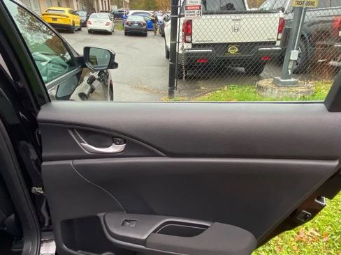 Used 2018 Honda Civic EX image 15