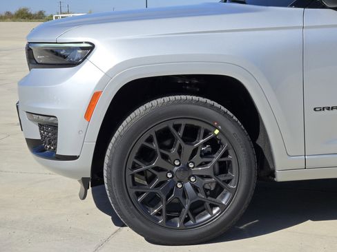 New 2025 Jeep Grand Cherokee L Summit w/ Obsidian Package image 6