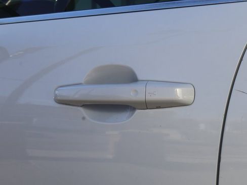 Used 2017 Jaguar F-PACE Prestige image 18