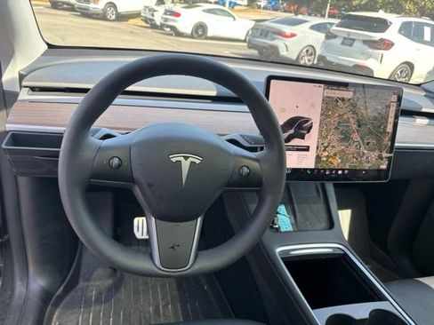 Used 2023 Tesla Model Y Performance AWD/4WD image 3