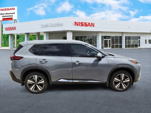 Certified 2022 Nissan Rogue Platinum w/ Head-Up Display Package FWD image 5