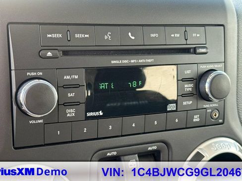 Used 2016 Jeep Wrangler Rubicon w/ Power Convenience Group AWD/4WD image 25