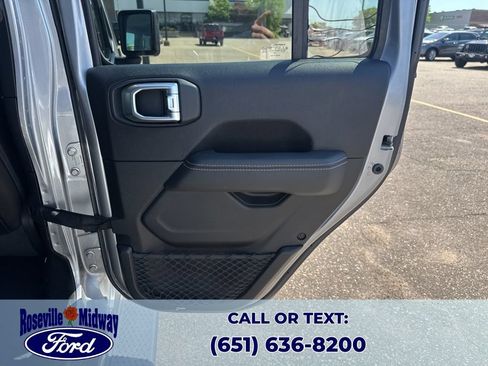 Used 2020 Jeep Gladiator Overland AWD/4WD image 41