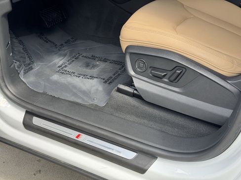 Used 2025 Audi Q8 Premium Plus image 25