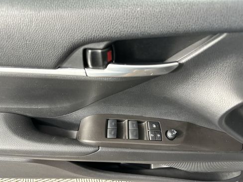 Used 2024 Toyota Camry SE FWD image 17