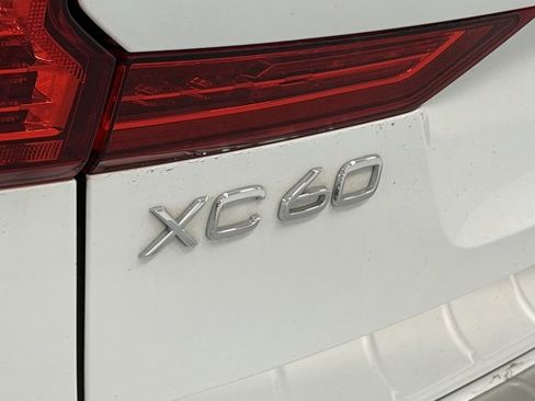 Used 2021 Volvo XC60 T6 Momentum image 7
