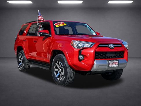 Used 2024 Toyota 4Runner TRD Off-Road Premium image 2