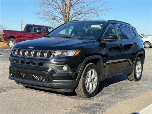 Certified 2025 Jeep Compass Latitude image 7