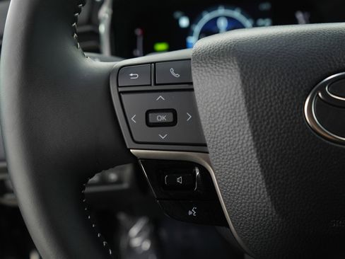 Used 2025 Toyota Camry SE image 23