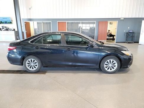 Used 2016 Toyota Camry LE image 8