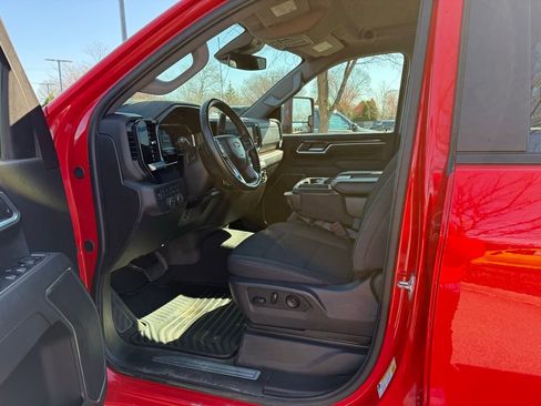 Used 2025 Chevrolet Silverado 2500 LT w/ Convenience Package image 12