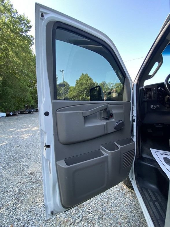 Used 2020 Chevrolet Express 3500 Extended w/ Driver Convenience Package RWD image 16