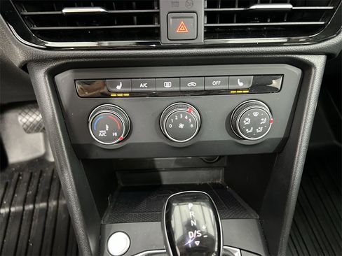 Used 2022 Volkswagen Taos SE image 17