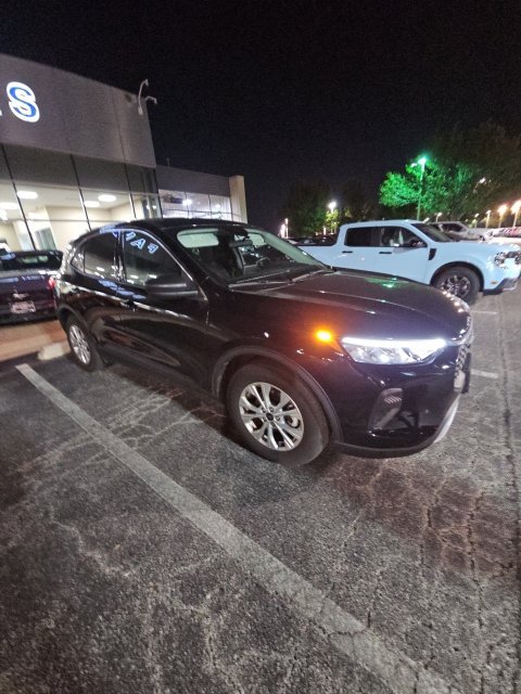 Used 2023 Ford Escape Active w/ Cold Weather Package FWD image 1