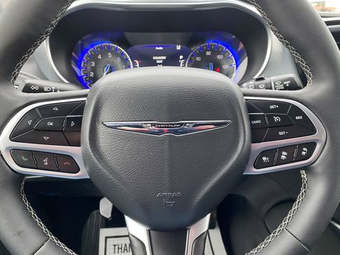 Used 2026 Chrysler Pacifica Limited image 28