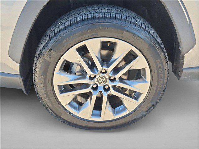 Used 2023 Toyota RAV4 XLE Premium FWD image 23