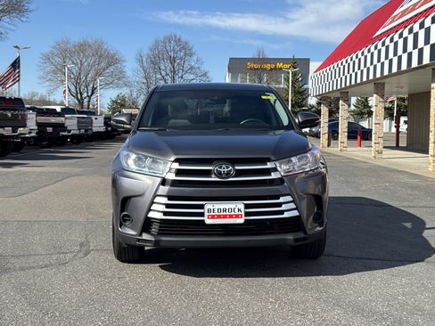 Used 2019 Toyota Highlander LE image 3