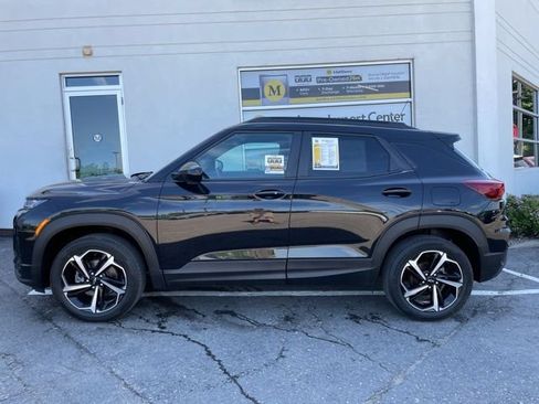 Used 2023 Chevrolet TrailBlazer RS w/ Technology Package AWD/4WD image 2