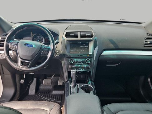 Used 2016 Ford Explorer XLT w/ Equipment Group 202A AWD/4WD image 17