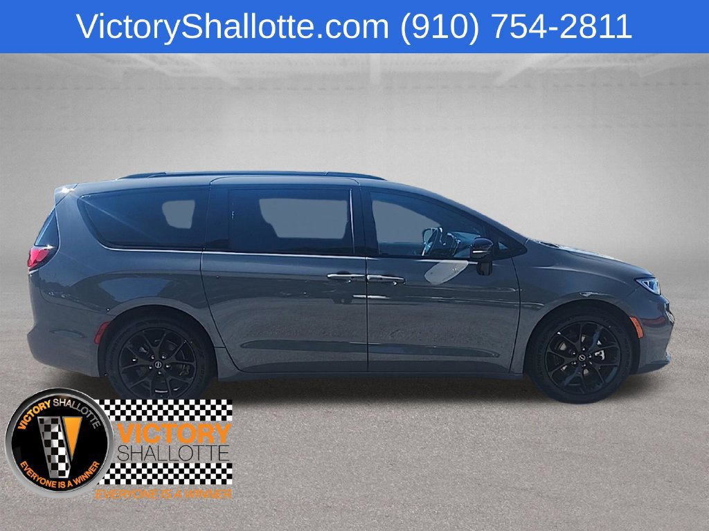 Used 2025 Chrysler Pacifica Limited FWD image 38