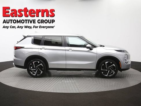 Used 2024 Mitsubishi Outlander SE FWD image 45
