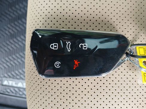 New 2026 Volkswagen Atlas Cross Sport SE image 28