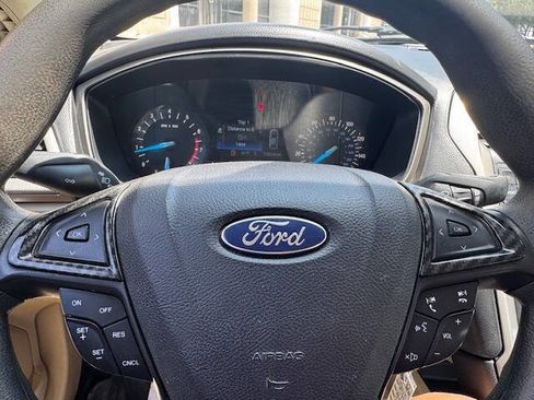 Used 2016 Ford Fusion SE image 32