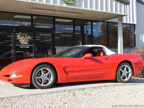 Used 2004 Chevrolet Corvette Convertible w/ Preferred Equipment Group image 4