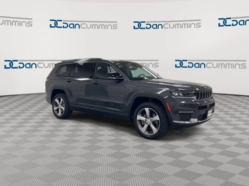 Used 2022 Jeep Grand Cherokee L Limited AWD/4WD image 2
