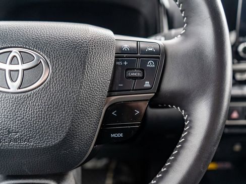 Used 2025 Toyota Camry SE image 22