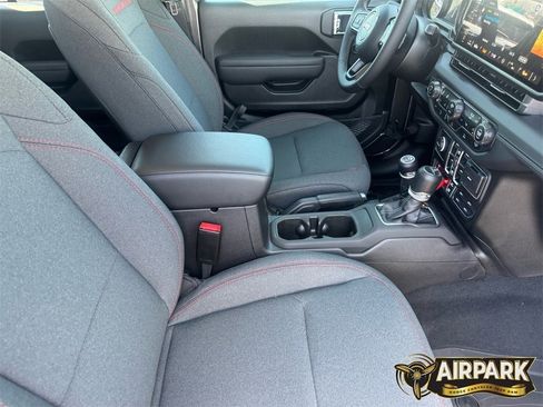 New 2025 Jeep Gladiator Rubicon w/ Convenience Group image 11