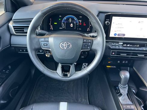 Used 2025 Toyota Camry SE FWD image 17