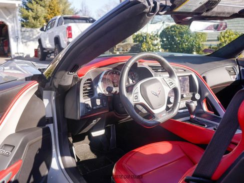 Used 2015 Chevrolet Corvette Z06 w/ 3LZ Preferred Equipment Group image 32