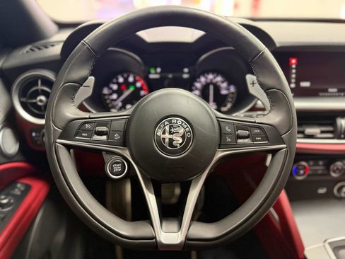Used 2019 Alfa Romeo Stelvio Ti Sport w/ Quick Order Package 22S Sport AWD/4WD image 17