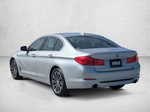 Used 2020 BMW 530e w/ Premium Package image 8