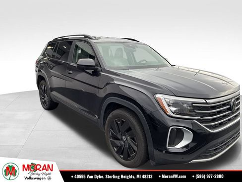 Used 2024 Volkswagen Atlas SE w/ Black Wheel Package AWD/4WD image 3