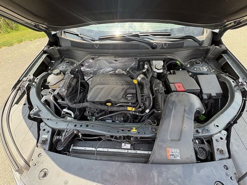 Used 2025 Chevrolet Trax LT FWD image 13